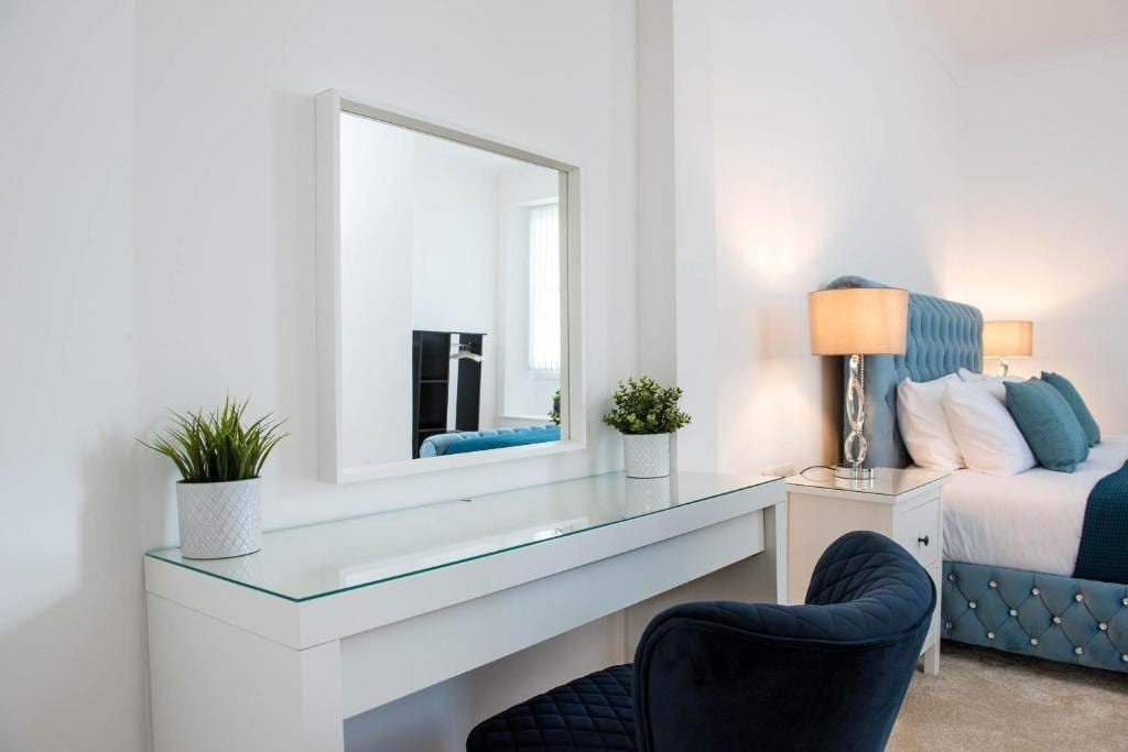 Dressing table and mirror in the bedroom